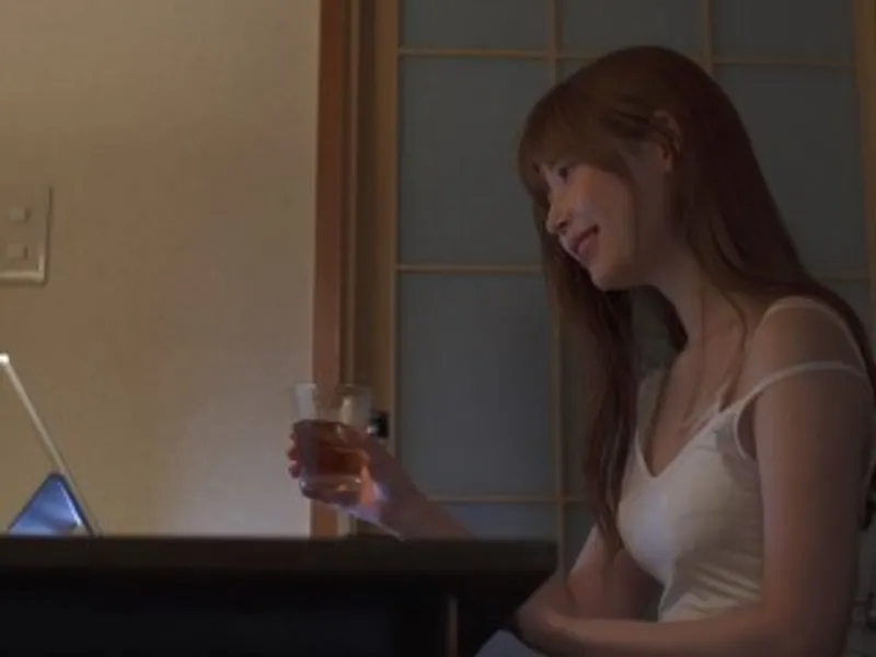 Tiết lộ mật khẩu laptop, người vợ trẻ mình đồng nghiệp tống tình