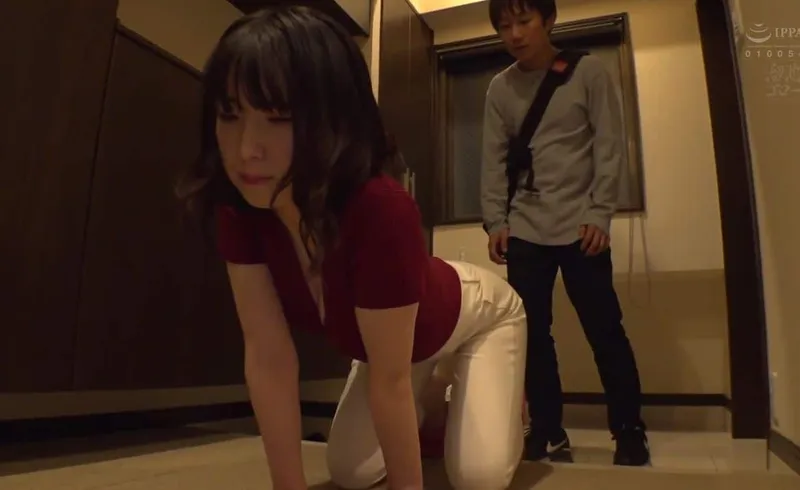 Cô nàng cạnh nhà thiếu thốn và cậu sinh viên may mắn cạnh bên