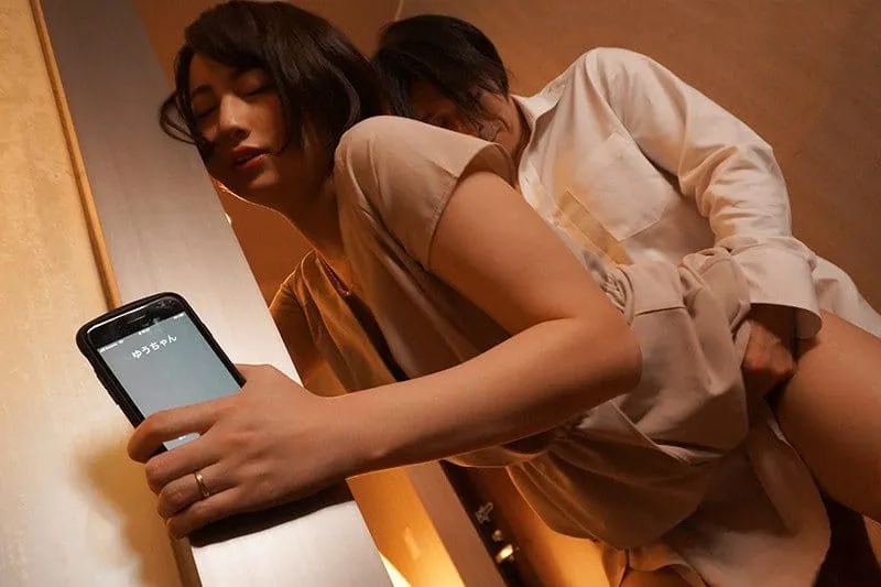 Vợ đi họp lớp rồi nắc với nyc mặc cho người chồng ở nhà chờ